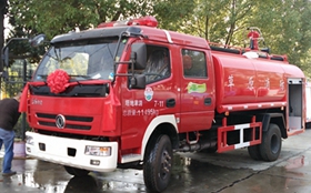 東風(fēng)雙排5噸消防灑水車